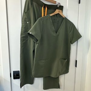 Figs scrub set olive green